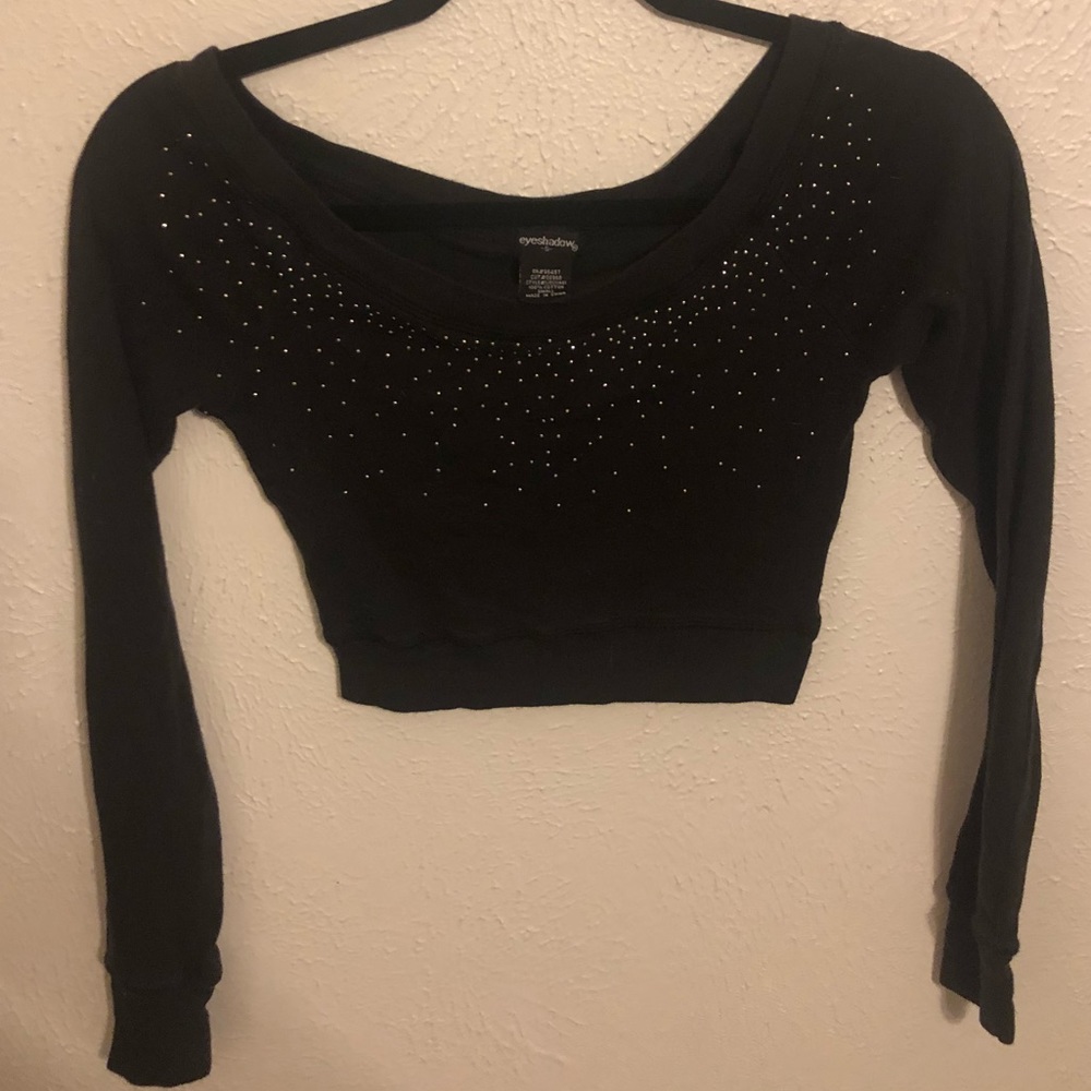 Long sleeve half shirt.